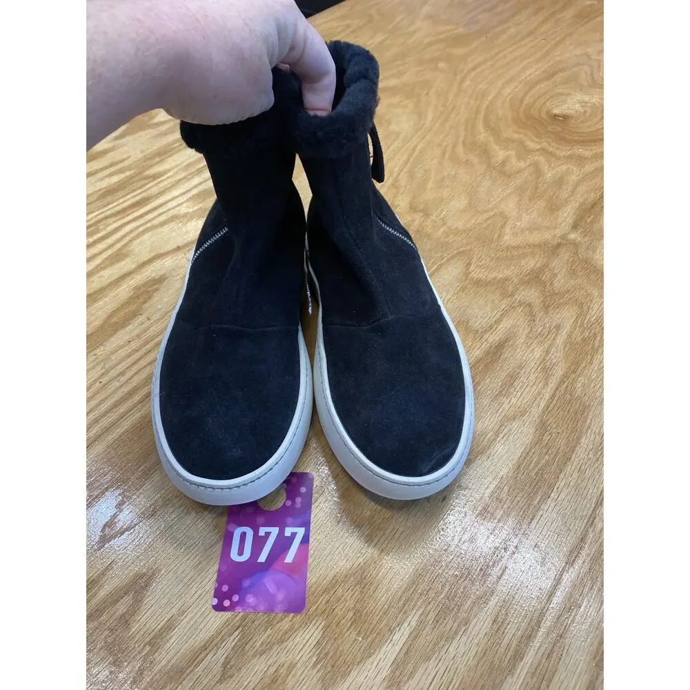 Aquatalia Women's 8.5 Black Suede Round Toe Pull-On Side Zip Ankle Bootie